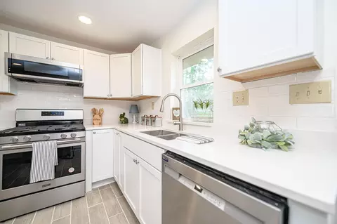 Kitchen - 910 E Saint Eunice Rd, Fulton, MO 65251 photo 1 of 10