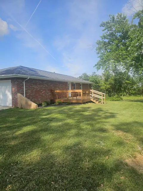 Exterior - 910 E Saint Eunice Rd, Fulton, MO 65251 photo 4 of 6