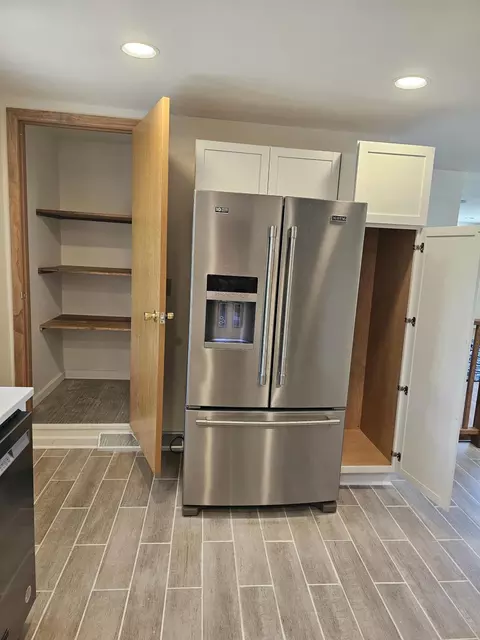 Kitchen - 910 E Saint Eunice Rd, Fulton, MO 65251 photo 8 of 10