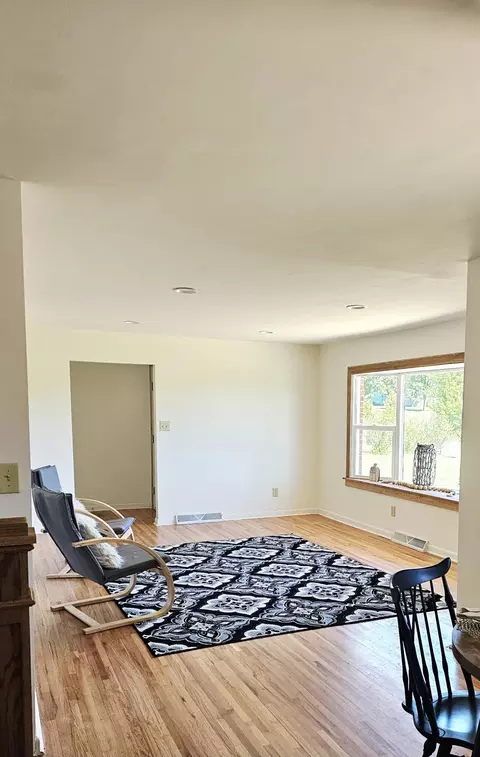 Living - 910 E Saint Eunice Rd, Fulton, MO 65251 photo 1 of 2