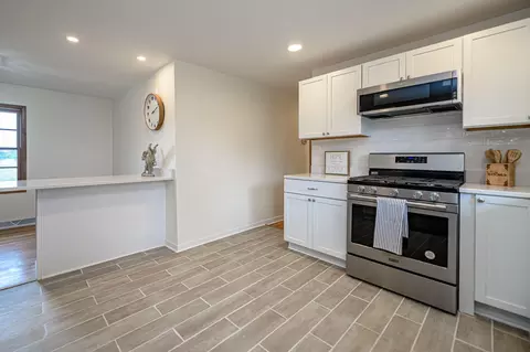 Kitchen - 910 E Saint Eunice Rd, Fulton, MO 65251 photo 5 of 10