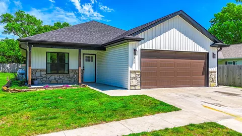415 E Burks St, Sturgeon, MO 65284