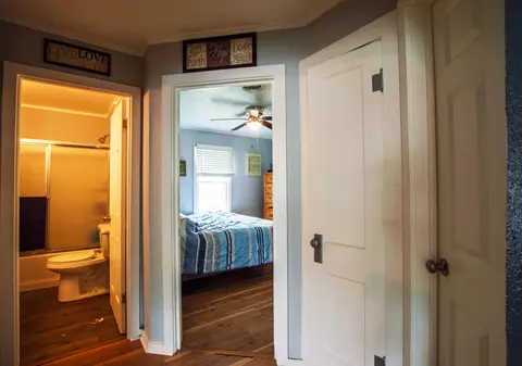 Entry Way - 515 Garfield Ave, Moberly, MO 65270 photo 1 of 2