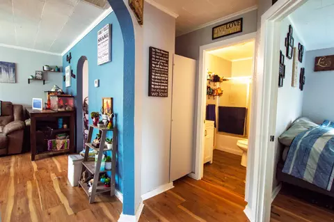 Entry Way - 515 Garfield Ave, Moberly, MO 65270 photo 2 of 2