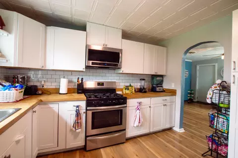 Kitchen - 515 Garfield Ave, Moberly, MO 65270 photo 2 of 2