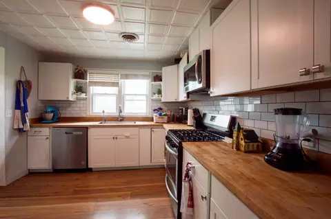 Kitchen - 515 Garfield Ave, Moberly, MO 65270 photo 1 of 2