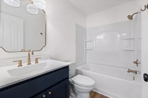 Bath - 1508 Prestwick Dr, Columbia, MO 65203 photo 6 of 7