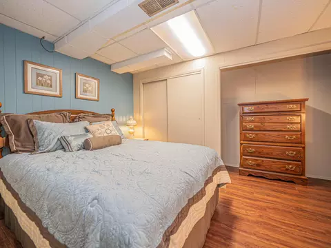 Bedroom - 302 Circle Dr, Moberly, MO 65270 photo 5 of 6
