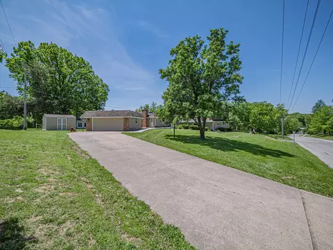 Exterior - 302 Circle Dr, Moberly, MO 65270 photo 6 of 8