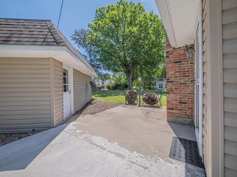 Exterior - 302 Circle Dr, Moberly, MO 65270 photo 3 of 8