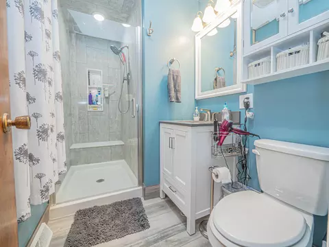 Bath - 302 Circle Dr, Moberly, MO 65270 photo 3 of 6