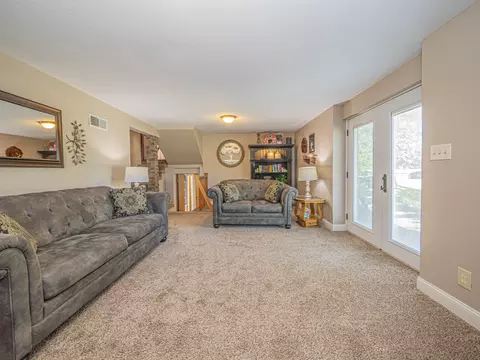 Living - 302 Circle Dr, Moberly, MO 65270 photo 8 of 10