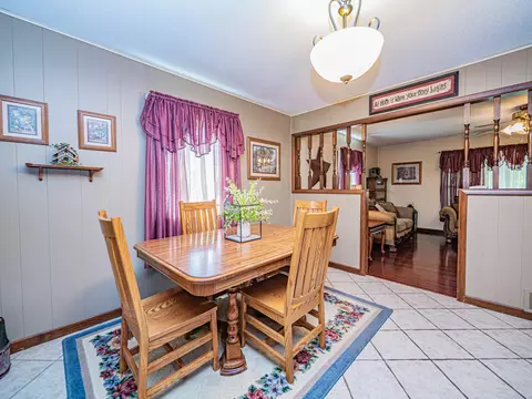 Dining - 302 Circle Dr, Moberly, MO 65270 photo 3 of 4