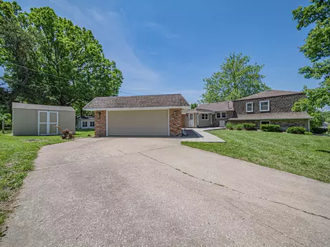 Exterior - 302 Circle Dr, Moberly, MO 65270 photo 5 of 8