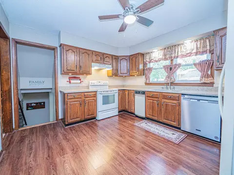 Kitchen - 302 Circle Dr, Moberly, MO 65270 photo 1 of 4