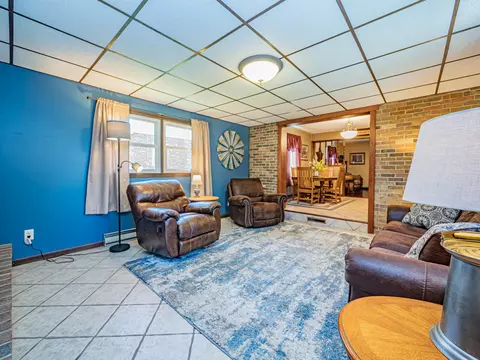 Living - 302 Circle Dr, Moberly, MO 65270 photo 6 of 10