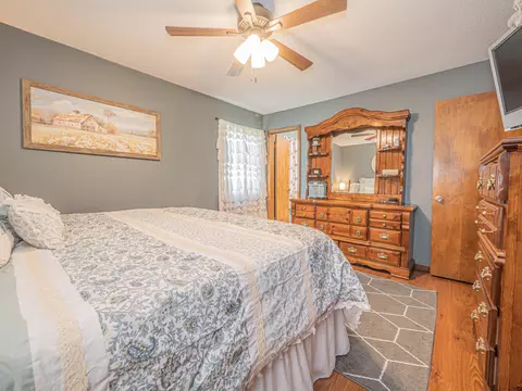 Bedroom - 302 Circle Dr, Moberly, MO 65270 photo 2 of 6