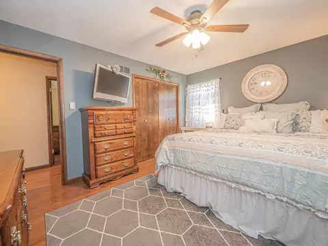 Bedroom - 302 Circle Dr, Moberly, MO 65270 photo 3 of 6
