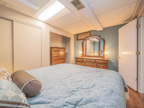 Bedroom - 302 Circle Dr, Moberly, MO 65270 photo 6 of 6