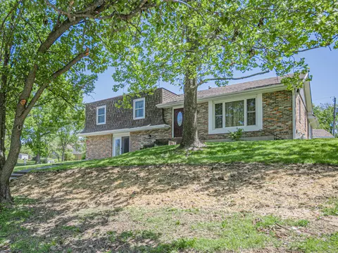 302 Circle Dr, Moberly, MO 65270