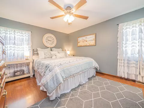 Bedroom - 302 Circle Dr, Moberly, MO 65270 photo 1 of 6