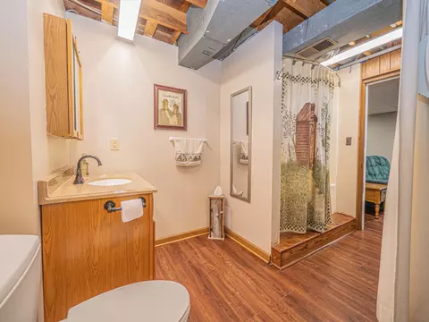 Bath - 302 Circle Dr, Moberly, MO 65270 photo 6 of 6