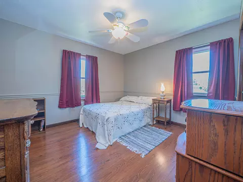 Bedroom - 302 Circle Dr, Moberly, MO 65270 photo 4 of 6