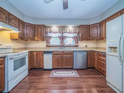Kitchen - 302 Circle Dr, Moberly, MO 65270 photo 4 of 4