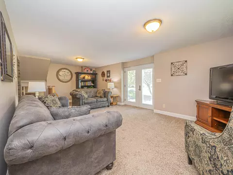 Living - 302 Circle Dr, Moberly, MO 65270 photo 9 of 10