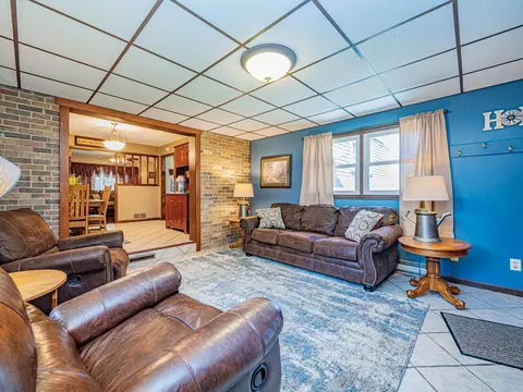 Living - 302 Circle Dr, Moberly, MO 65270 photo 5 of 10