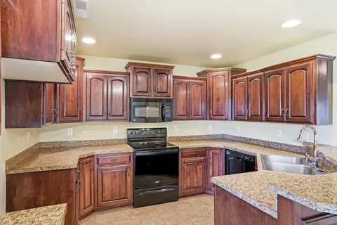 Kitchen - 210 Brookstone Dr, Holts Summit, MO 65043 photo 2 of 4