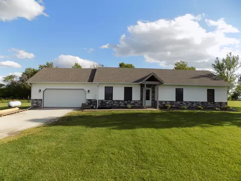5233 County Road 245, Centralia, MO 65240