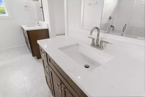 Bath - 301 Ash Down Dr, Columbia, MO 65201 photo 3 of 5