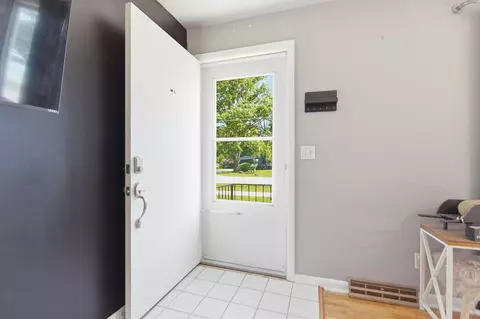 Entry Way - 901 E Booth St, Centralia, MO 65240 photo 1 of 3