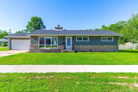 901 E Booth St, Centralia, MO 65240