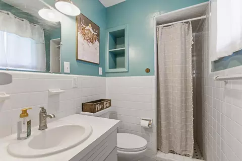 Bath - 901 E Booth St, Centralia, MO 65240 photo 1 of 2