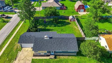 View/Area - 901 E Booth St, Centralia, MO 65240 photo 1 of 18