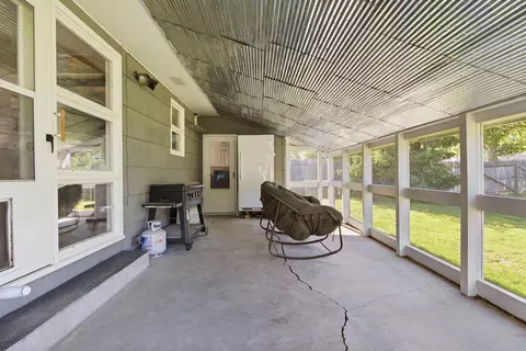 Exterior - 901 E Booth St, Centralia, MO 65240 photo 7 of 20