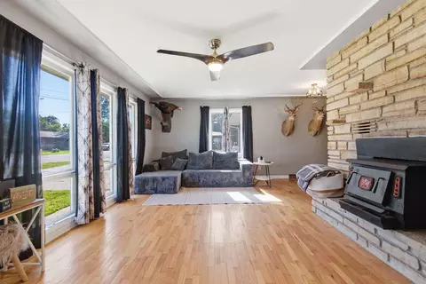 Living - 901 E Booth St, Centralia, MO 65240 photo 1 of 4