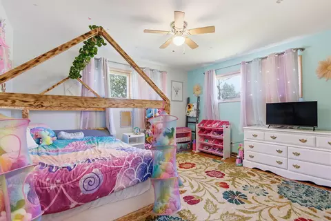Bedroom - 901 E Booth St, Centralia, MO 65240 photo 4 of 6
