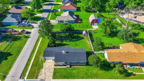 View/Area - 901 E Booth St, Centralia, MO 65240 photo 2 of 18