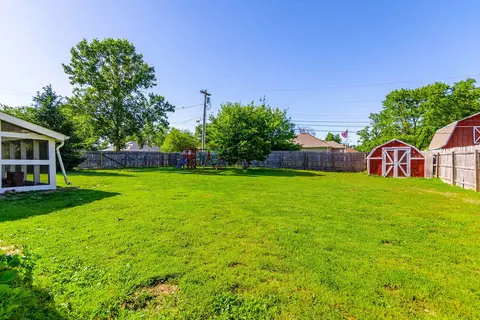 Exterior - 901 E Booth St, Centralia, MO 65240 photo 12 of 20