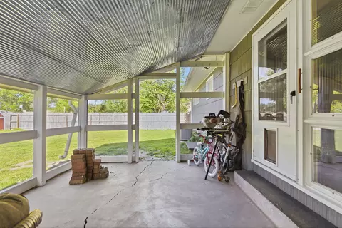 Exterior - 901 E Booth St, Centralia, MO 65240 photo 9 of 20