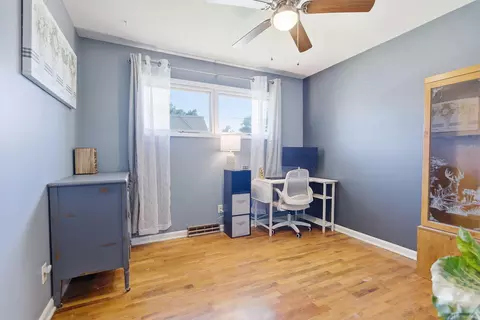 Bedroom - 901 E Booth St, Centralia, MO 65240 photo 5 of 6