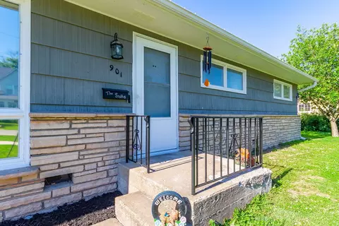 Exterior - 901 E Booth St, Centralia, MO 65240 photo 6 of 20