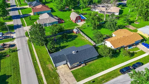 View/Area - 901 E Booth St, Centralia, MO 65240 photo 4 of 18