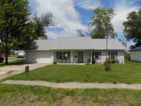 703 E Rodemyre St, Centralia, MO 65240