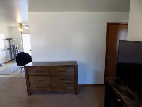 Living - 703 E Rodemyre St, Centralia, MO 65240 photo 2 of 3