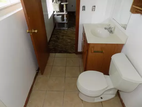 Bath - 703 E Rodemyre St, Centralia, MO 65240 photo 5 of 5