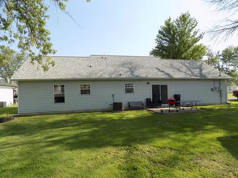 Exterior - 703 E Rodemyre St, Centralia, MO 65240 photo 4 of 4